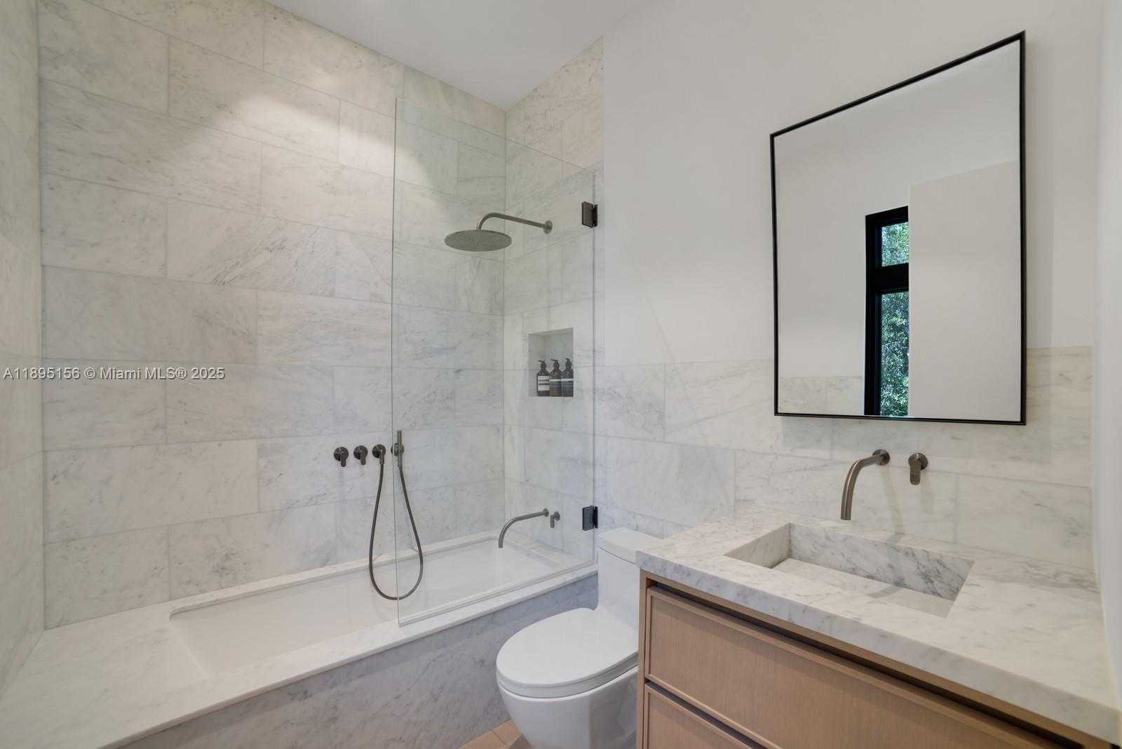 Small Image of 5300 NORTH BAY RD, Miami Beach Number 32
