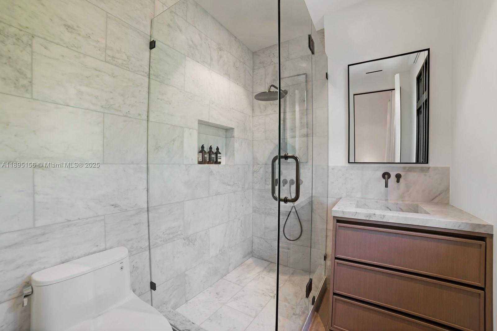 Small Image of 5300 NORTH BAY RD, Miami Beach Number 34