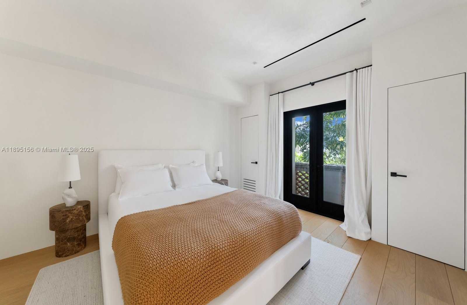Small Image of 5300 NORTH BAY RD, Miami Beach Number 35