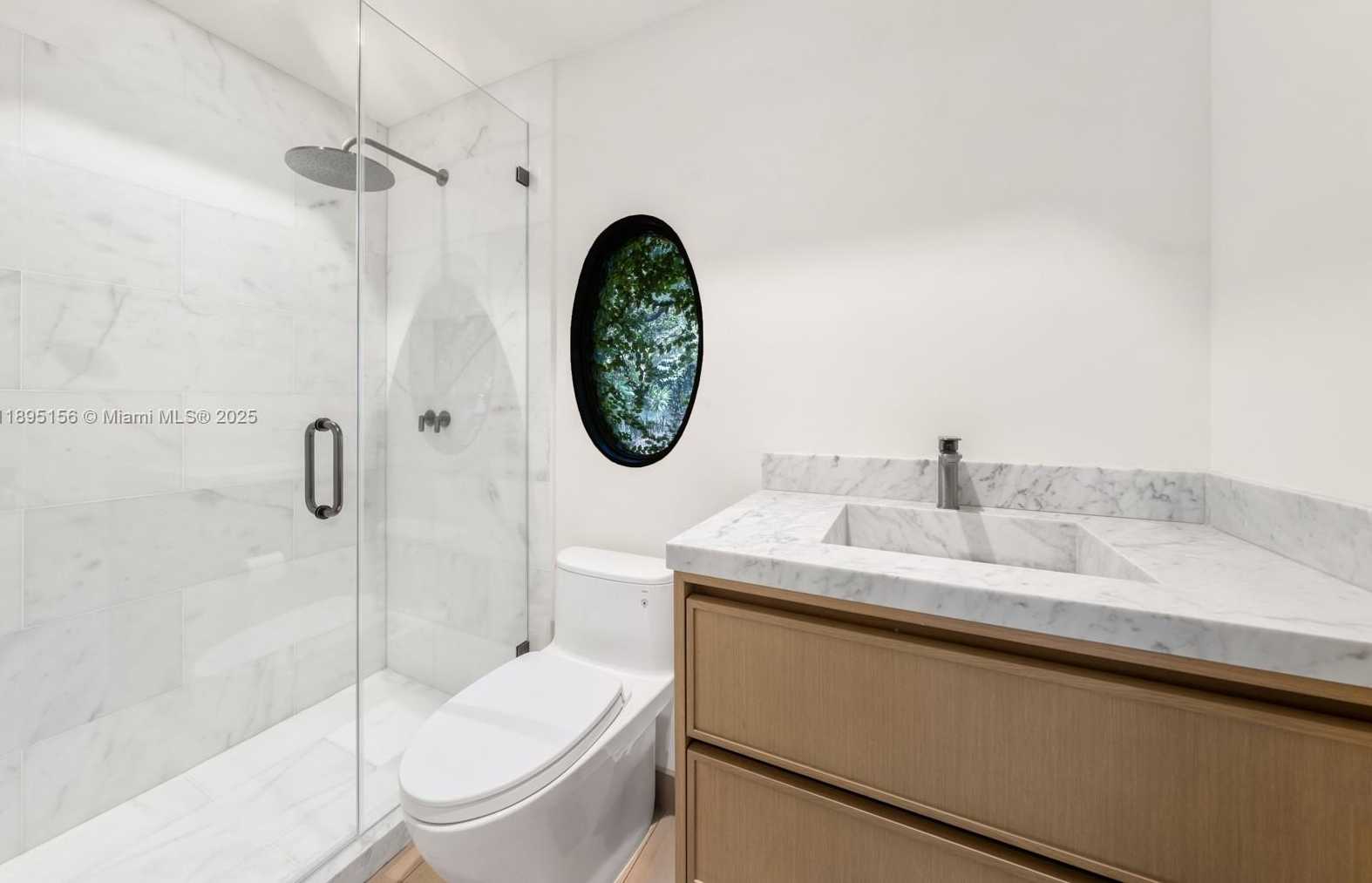Small Image of 5300 NORTH BAY RD, Miami Beach Number 36
