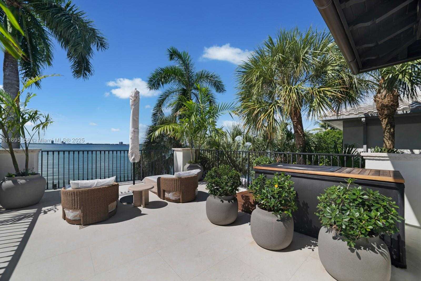 Small Image of 5300 NORTH BAY RD, Miami Beach Number 40
