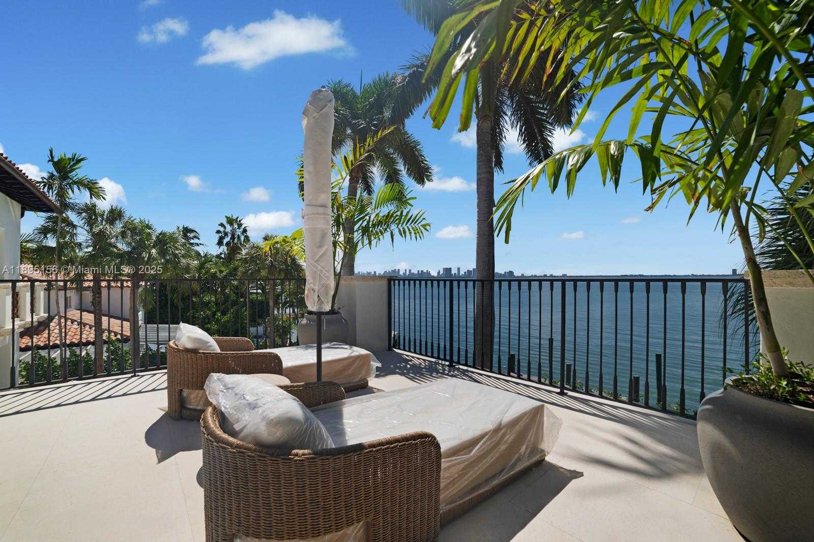 Small Image of 5300 NORTH BAY RD, Miami Beach Number 41