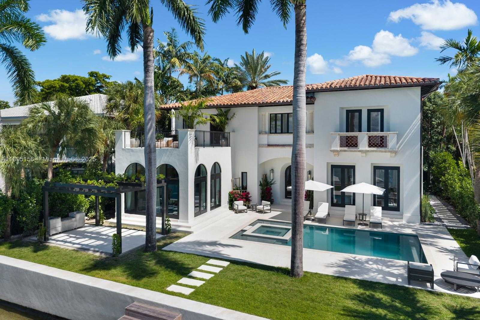 Small Image of 5300 NORTH BAY RD, Miami Beach Number 47