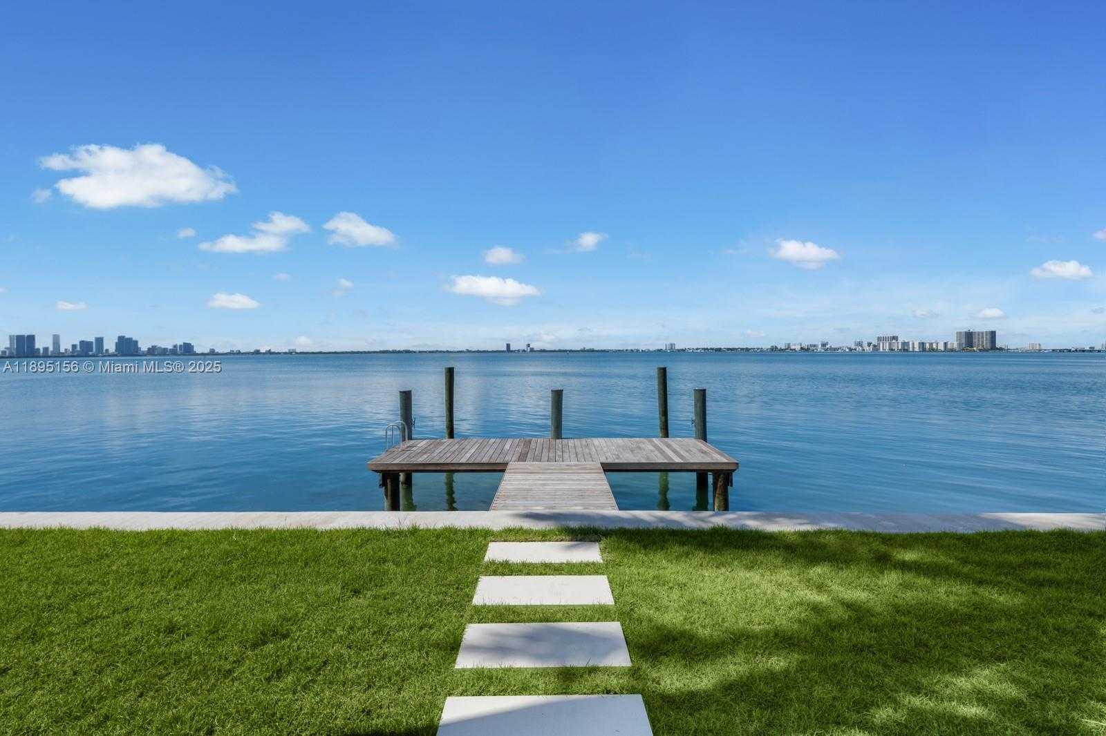 Small Image of 5300 NORTH BAY RD, Miami Beach Number 48
