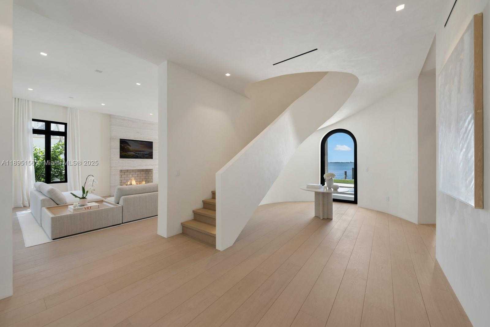 Small Image of 5300 NORTH BAY RD, Miami Beach Number 5