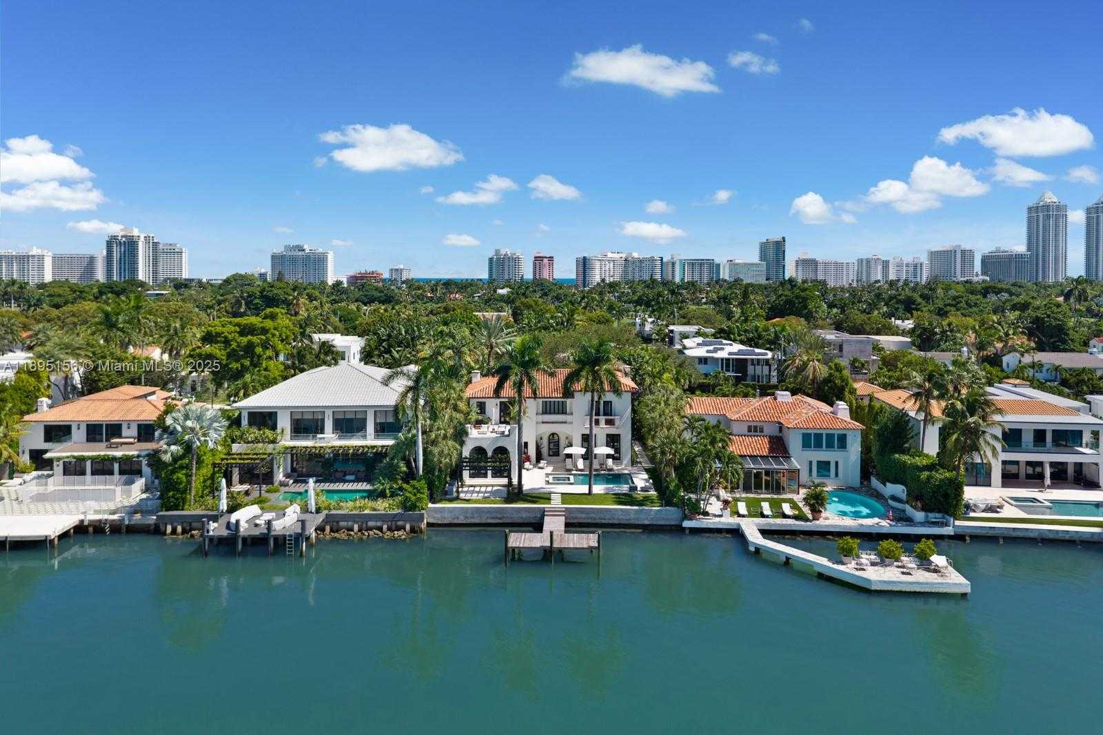 Small Image of 5300 NORTH BAY RD, Miami Beach Number 51