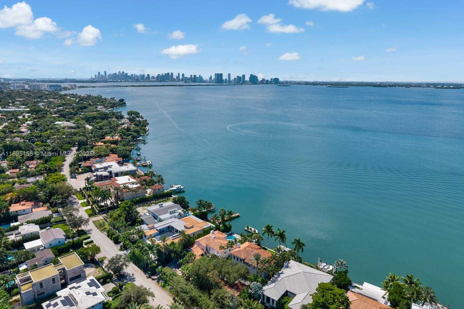 Small Image of 5300 NORTH BAY RD, Miami Beach Number 54