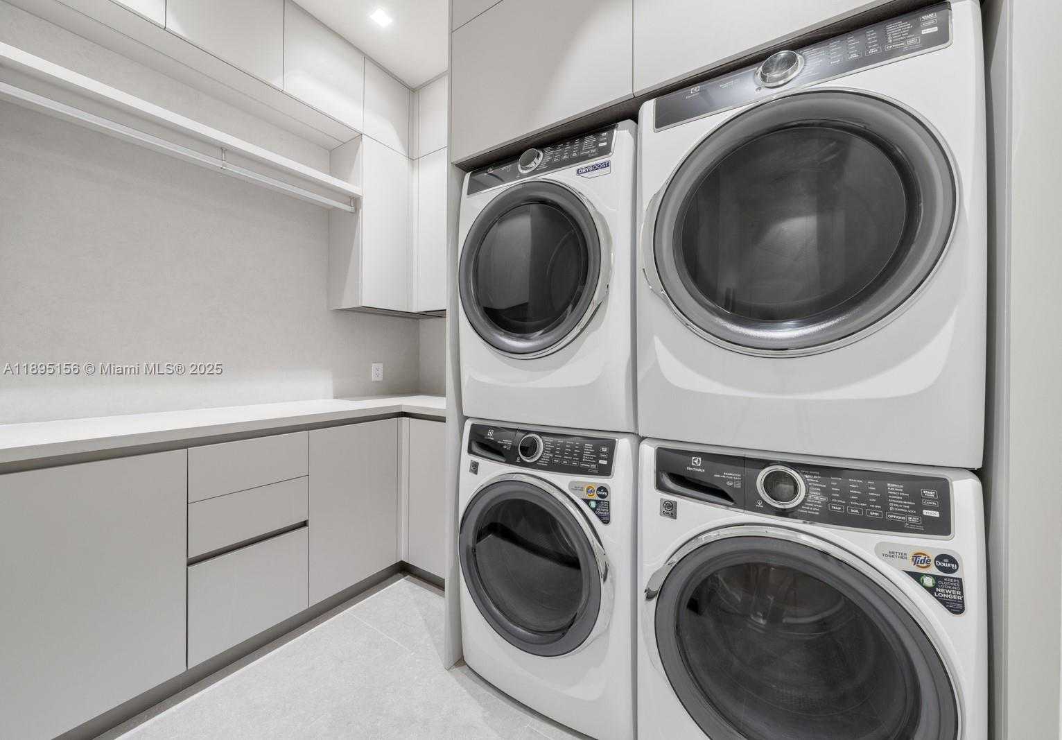 Small Image of 5300 NORTH BAY RD, Miami Beach Number 55
