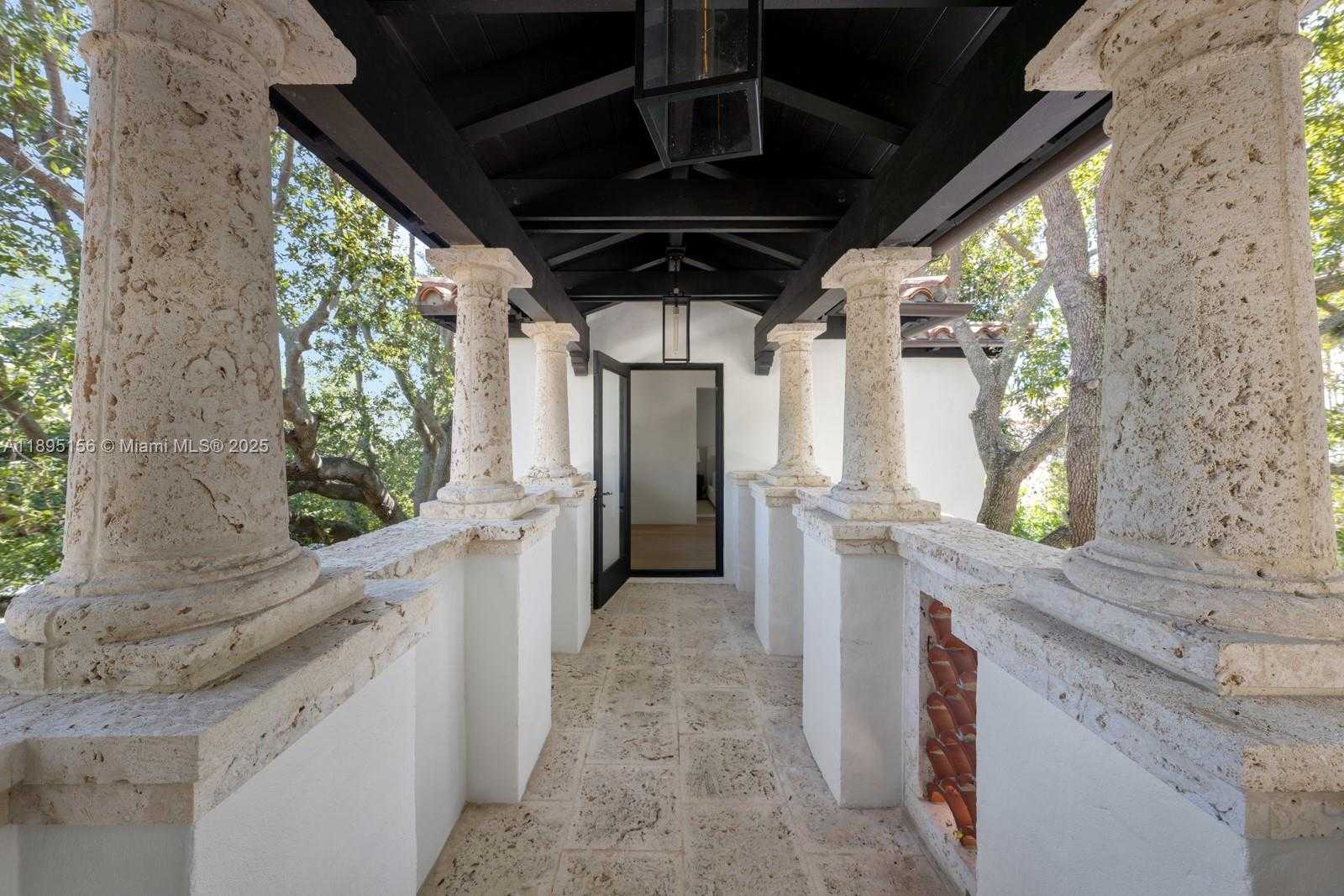 Small Image of 5300 NORTH BAY RD, Miami Beach Number 56