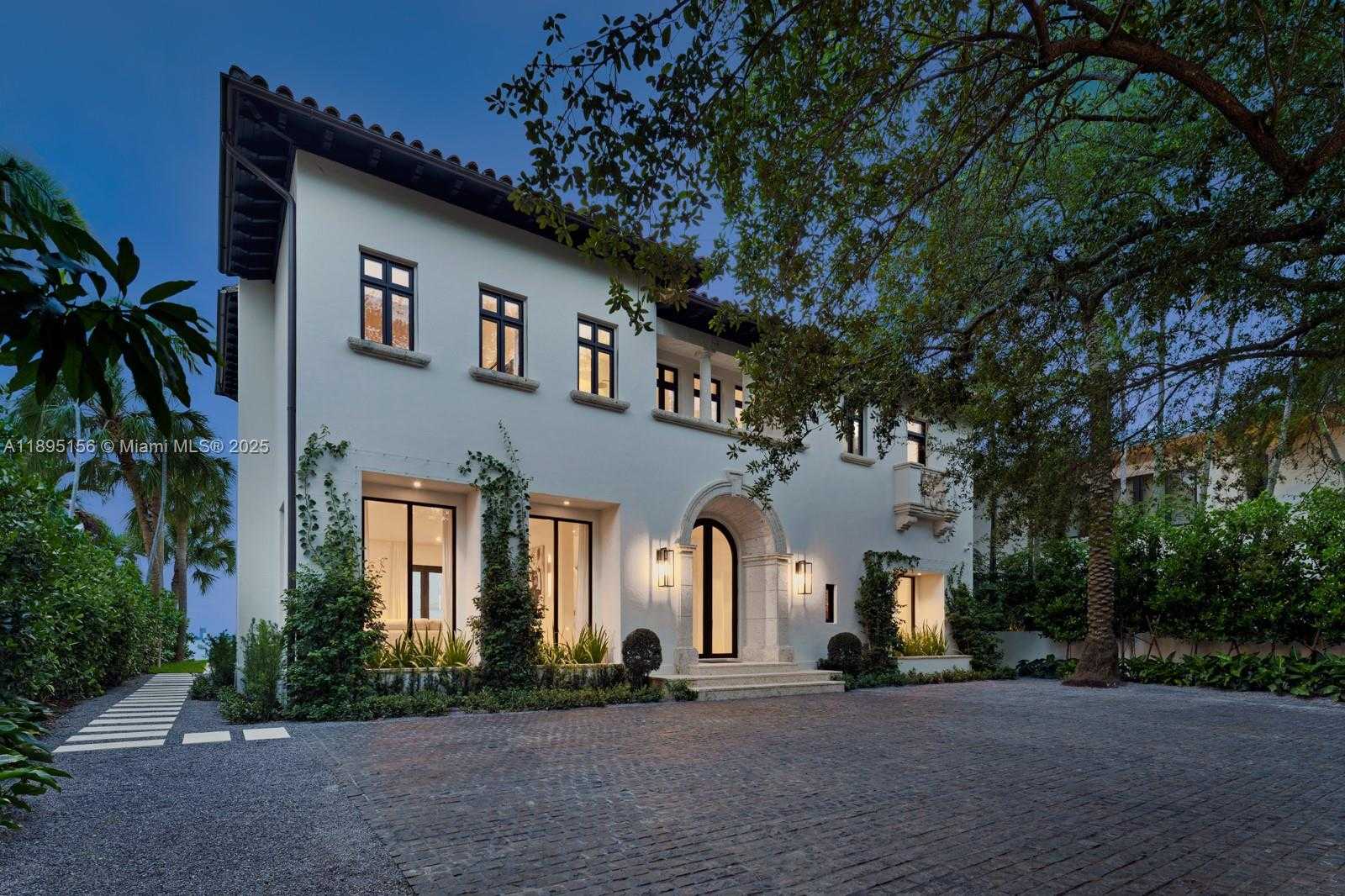 Small Image of 5300 NORTH BAY RD, Miami Beach Number 59