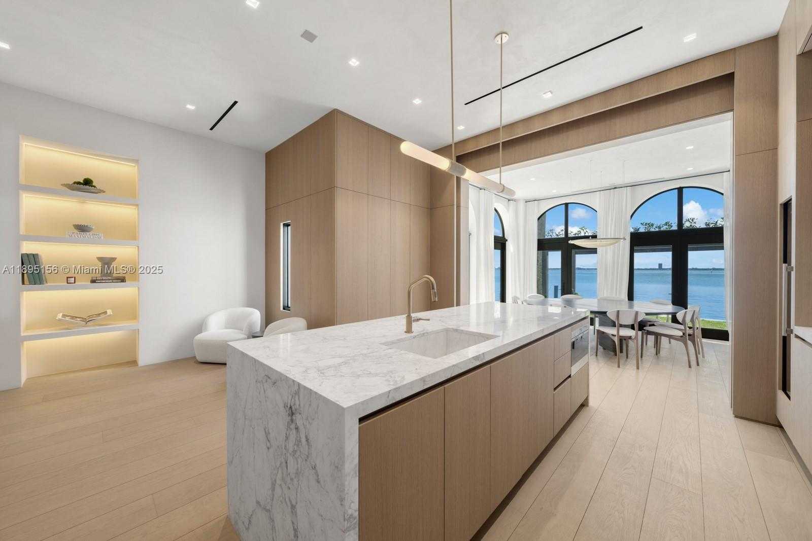 Small Image of 5300 NORTH BAY RD, Miami Beach Number 6