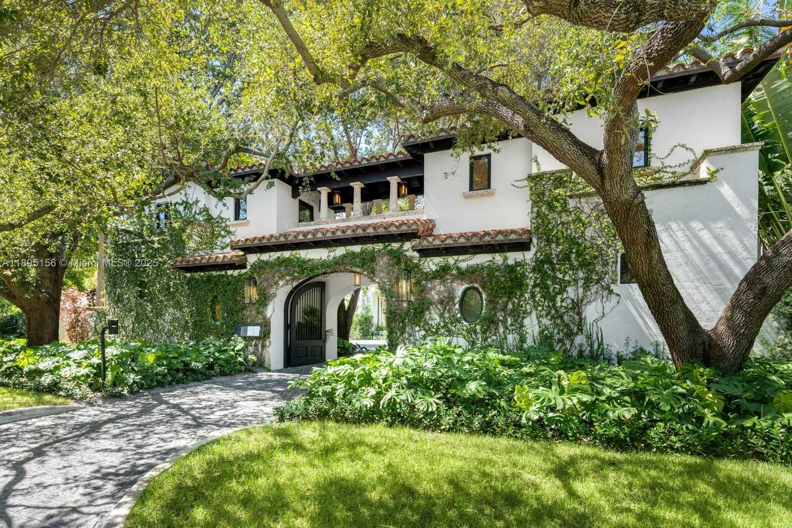 Small Image of 5300 NORTH BAY RD, Miami Beach Number 8