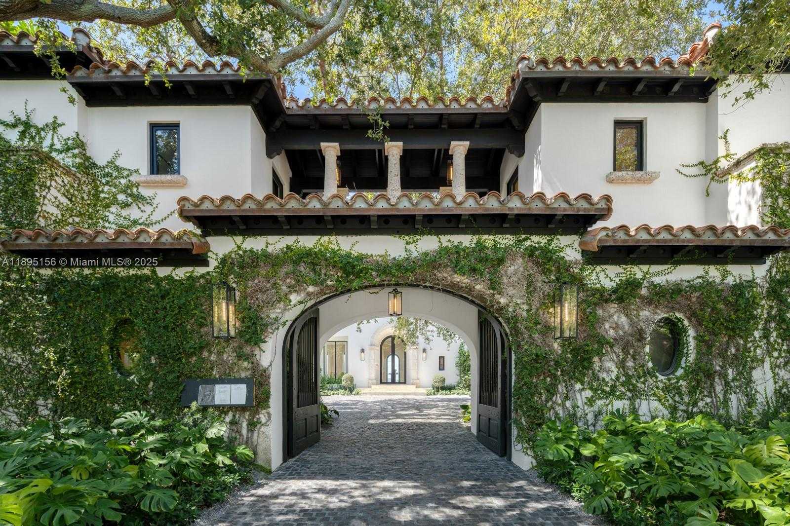 Small Image of 5300 NORTH BAY RD, Miami Beach Number 9