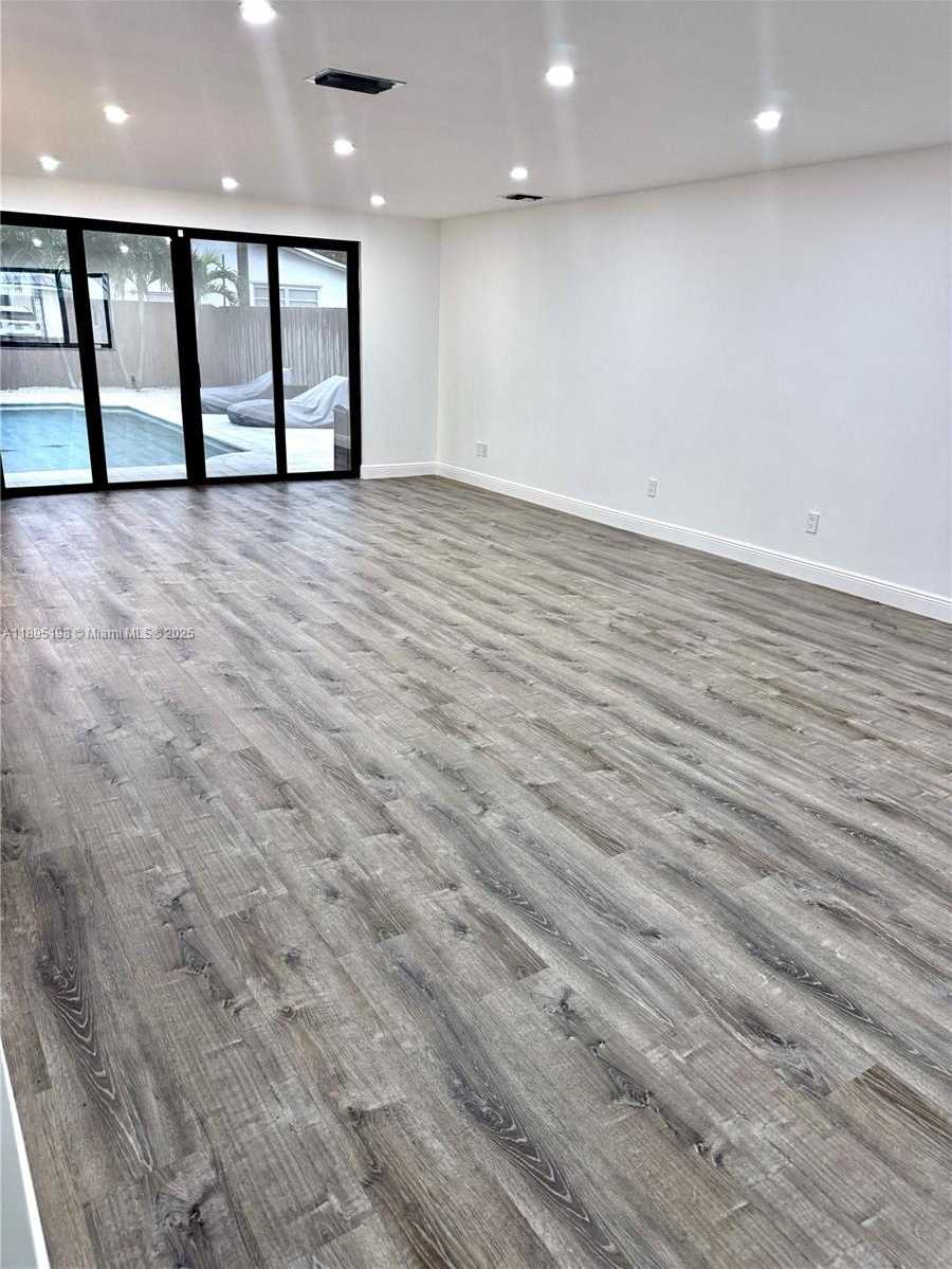 Small Image of 7321 ALLEN DR, Hollywood Number 3