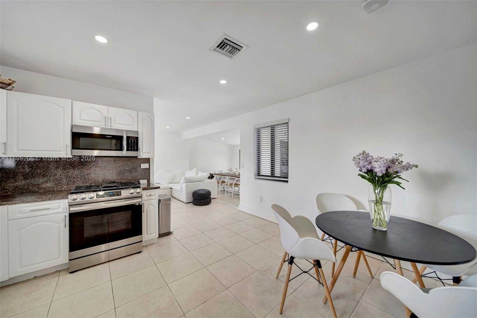 Small Image of 8340 NORTH WEST 178TH ST, Hialeah Number 10