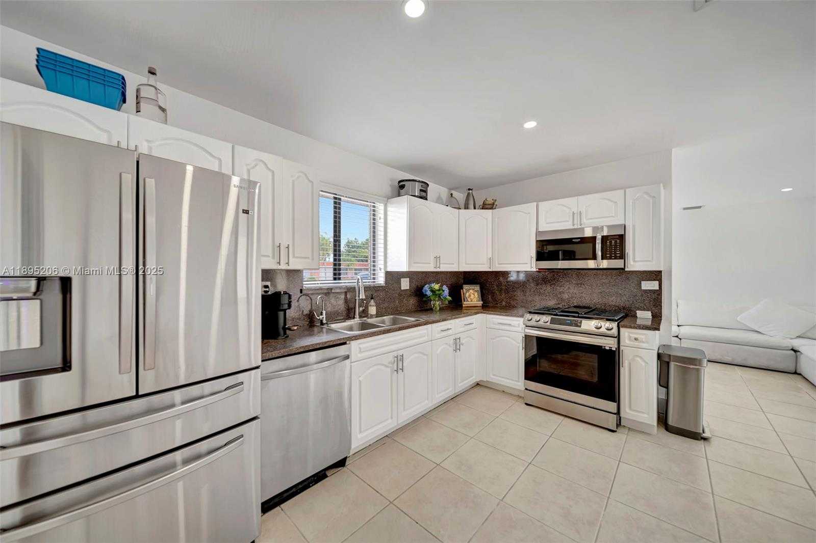 Small Image of 8340 NORTH WEST 178TH ST, Hialeah Number 12