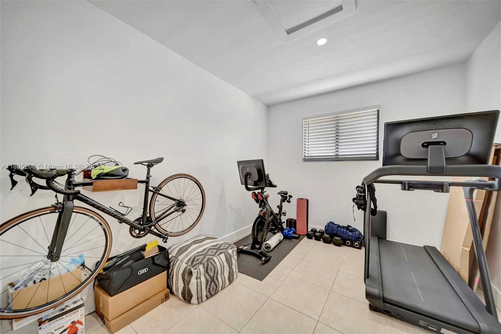 Small Image of 8340 NORTH WEST 178TH ST, Hialeah Number 17