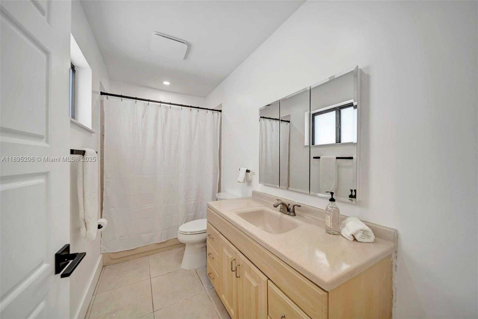 Small Image of 8340 NORTH WEST 178TH ST, Hialeah Number 18