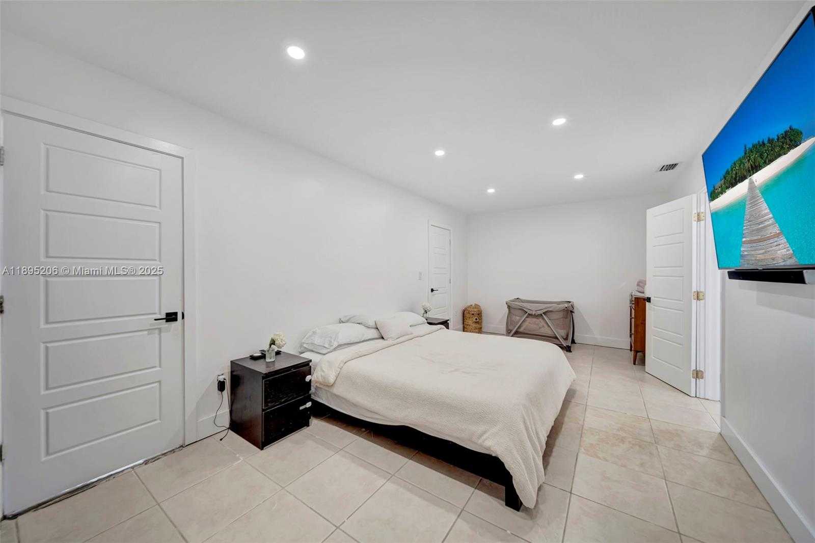 Small Image of 8340 NORTH WEST 178TH ST, Hialeah Number 21
