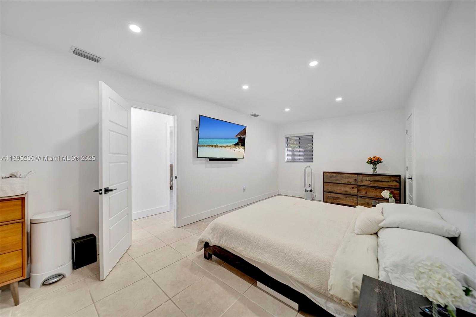 Small Image of 8340 NORTH WEST 178TH ST, Hialeah Number 22