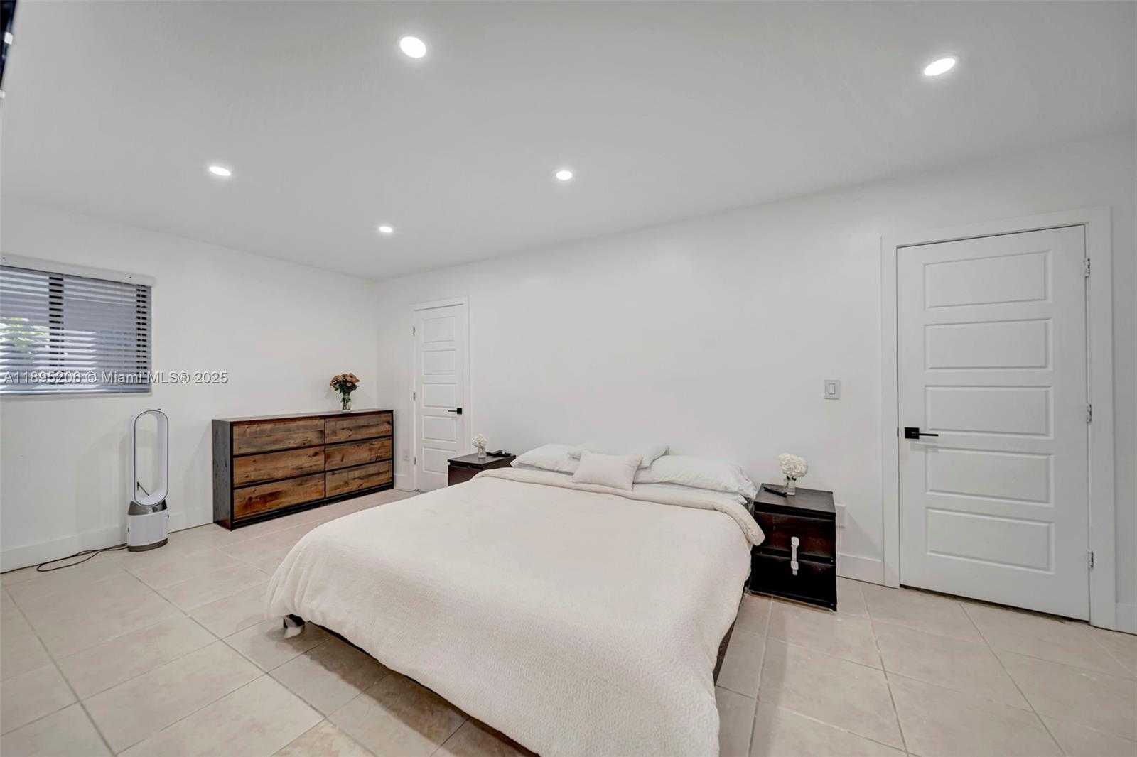 Small Image of 8340 NORTH WEST 178TH ST, Hialeah Number 23