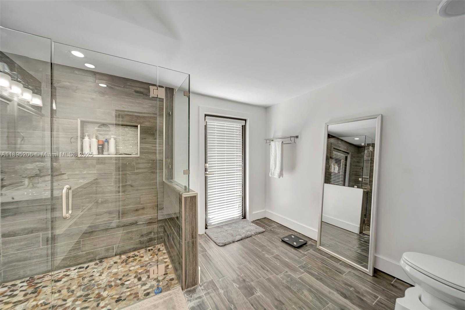 Small Image of 8340 NORTH WEST 178TH ST, Hialeah Number 25