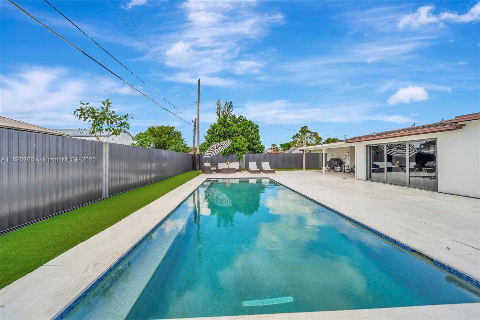 Small Image of 8340 NORTH WEST 178TH ST, Hialeah Number 30