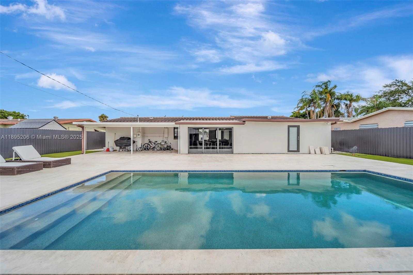 Small Image of 8340 NORTH WEST 178TH ST, Hialeah Number 32