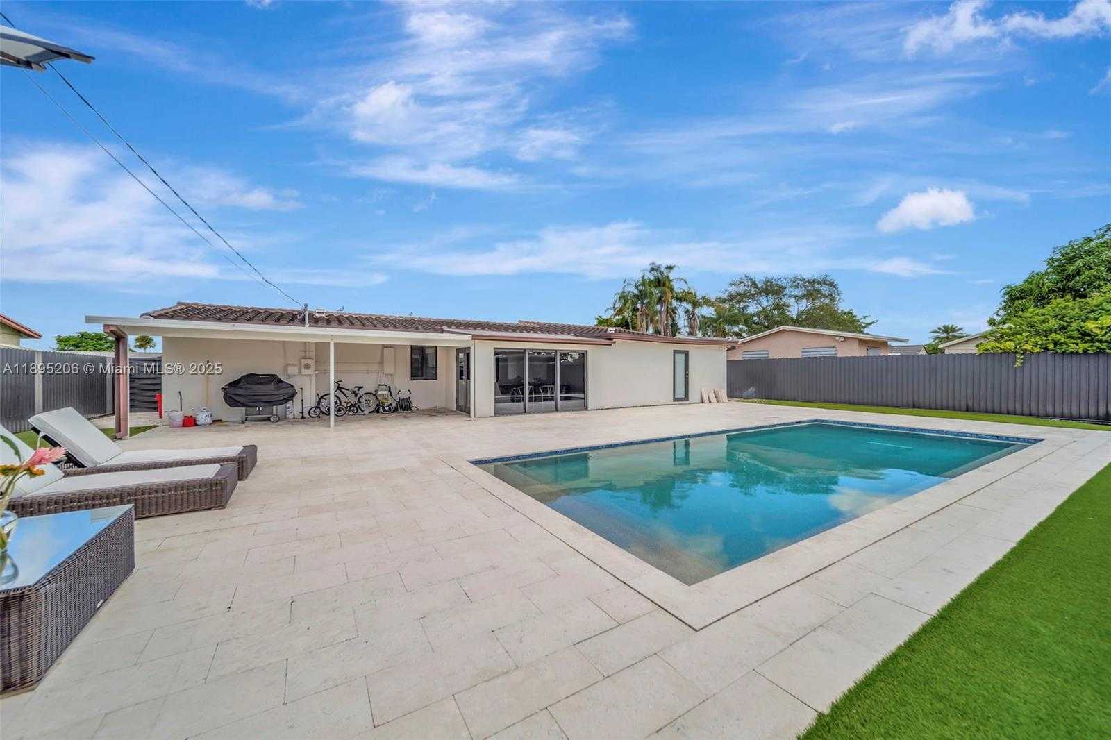 Small Image of 8340 NORTH WEST 178TH ST, Hialeah Number 34