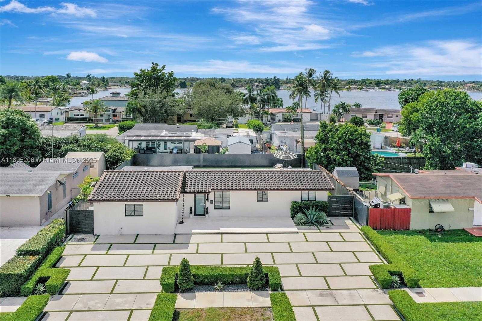 Small Image of 8340 NORTH WEST 178TH ST, Hialeah Number 40