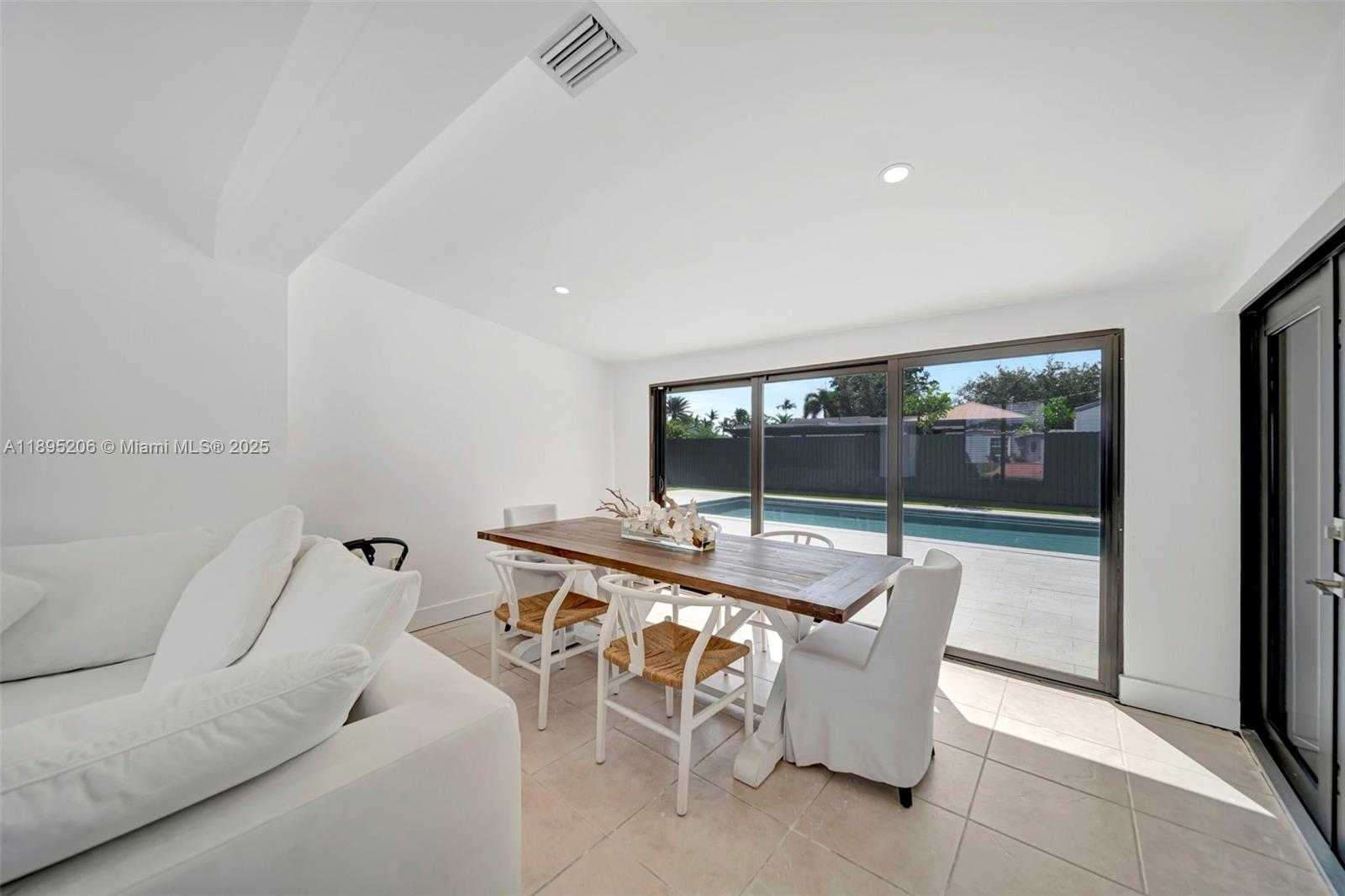 Small Image of 8340 NORTH WEST 178TH ST, Hialeah Number 7