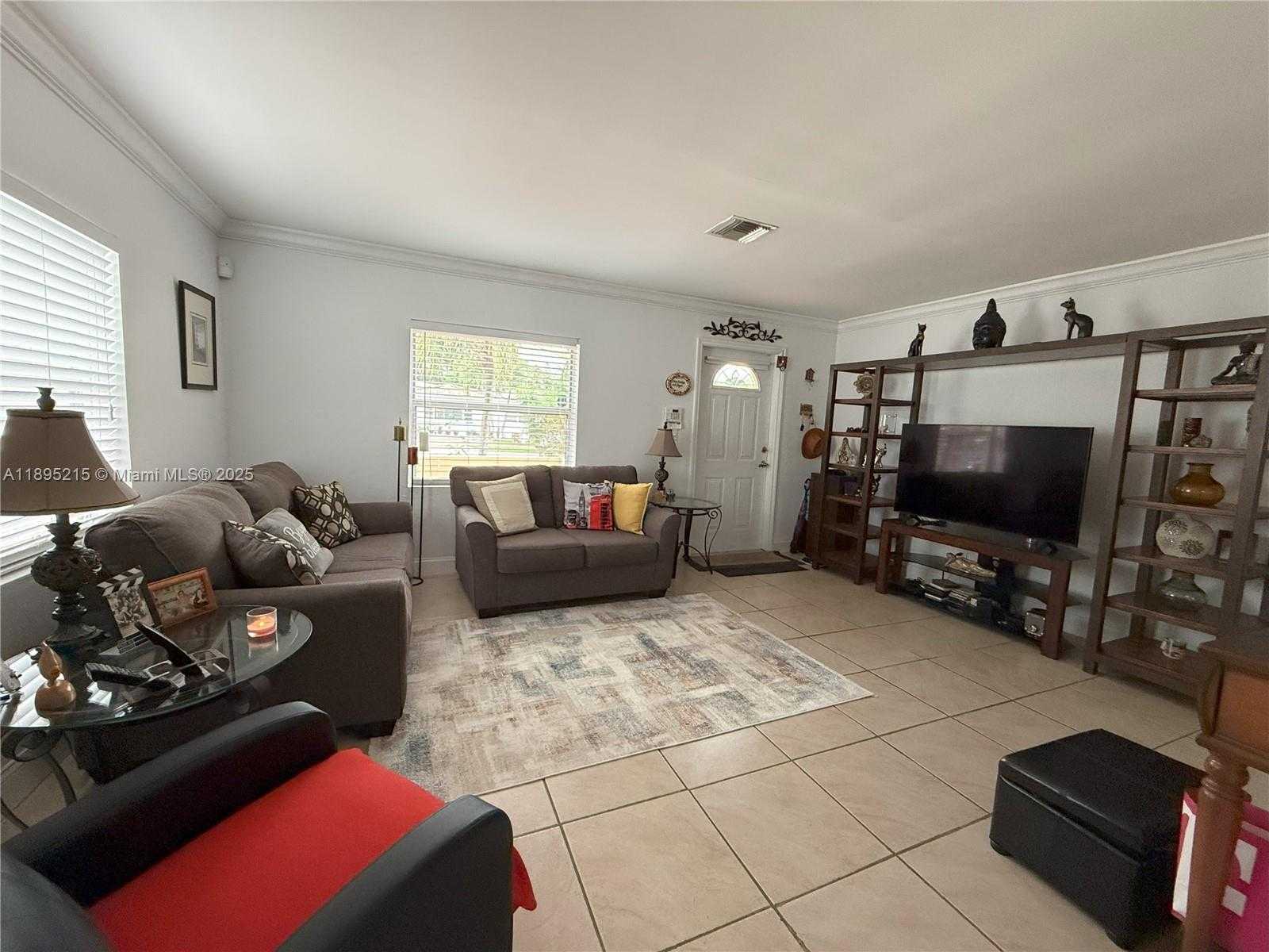 Small Image of 2808 RODMAN ST, Hollywood Number 3