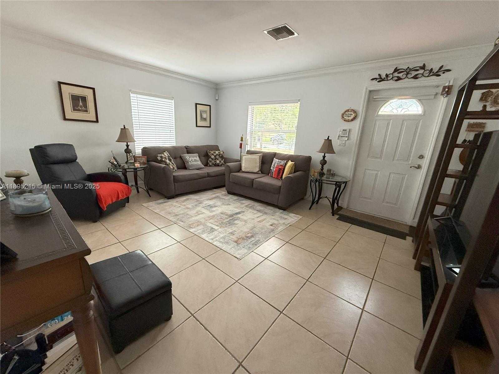 Small Image of 2808 RODMAN ST, Hollywood Number 4