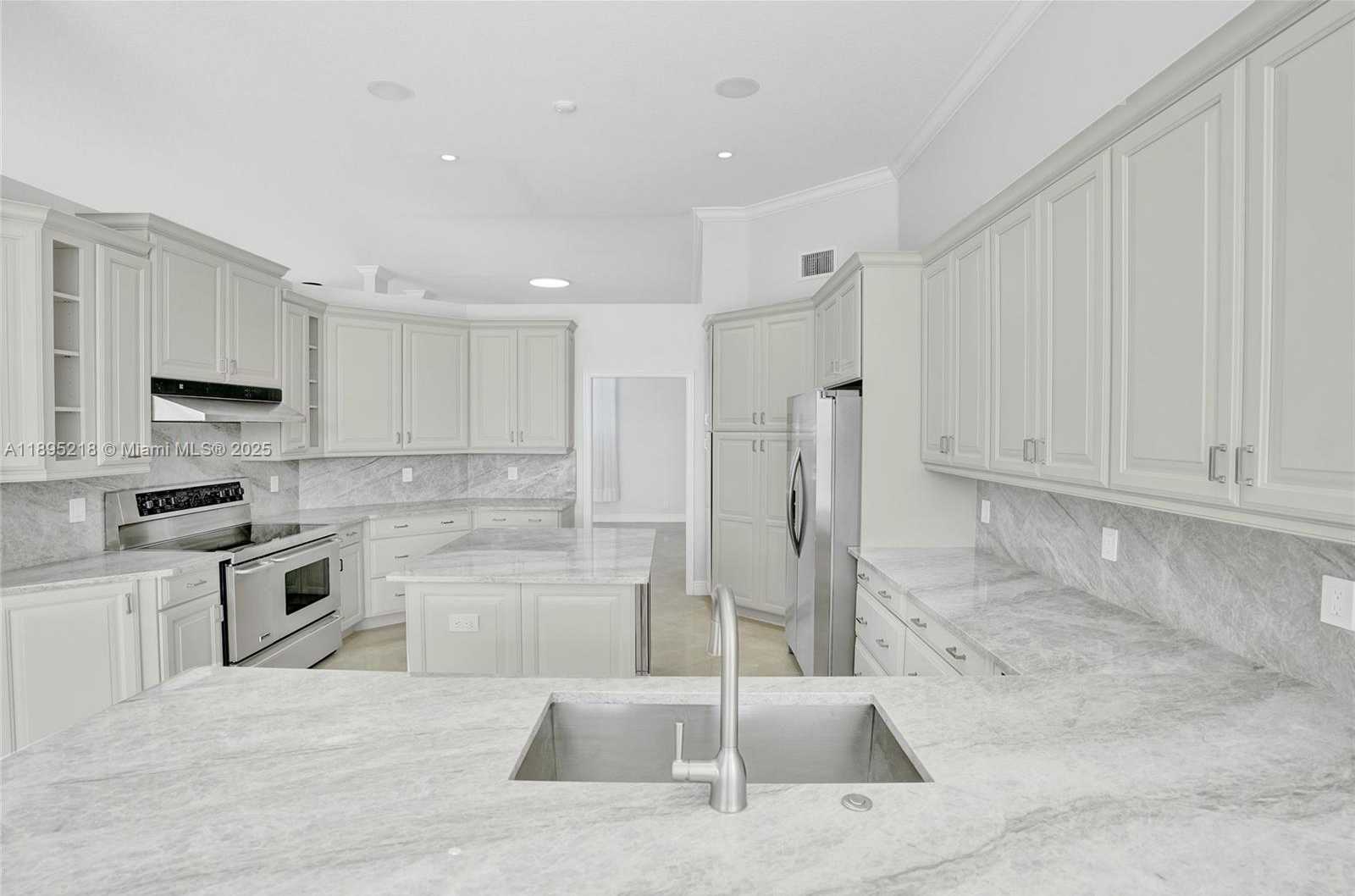 Small Image of 2715 EDGEWATER CT, Weston Number 11