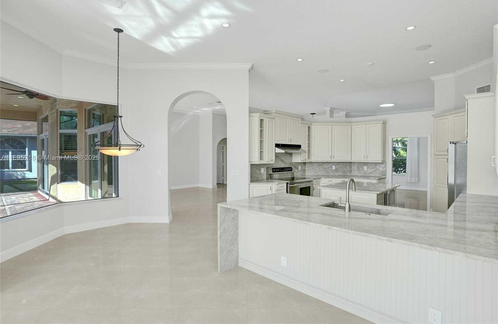 Small Image of 2715 EDGEWATER CT, Weston Number 13