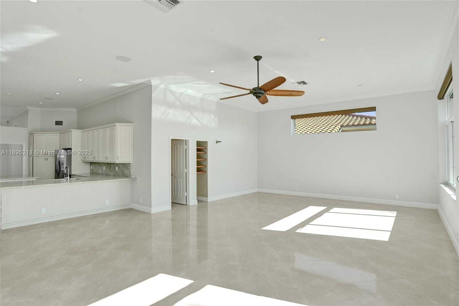 Small Image of 2715 EDGEWATER CT, Weston Number 14