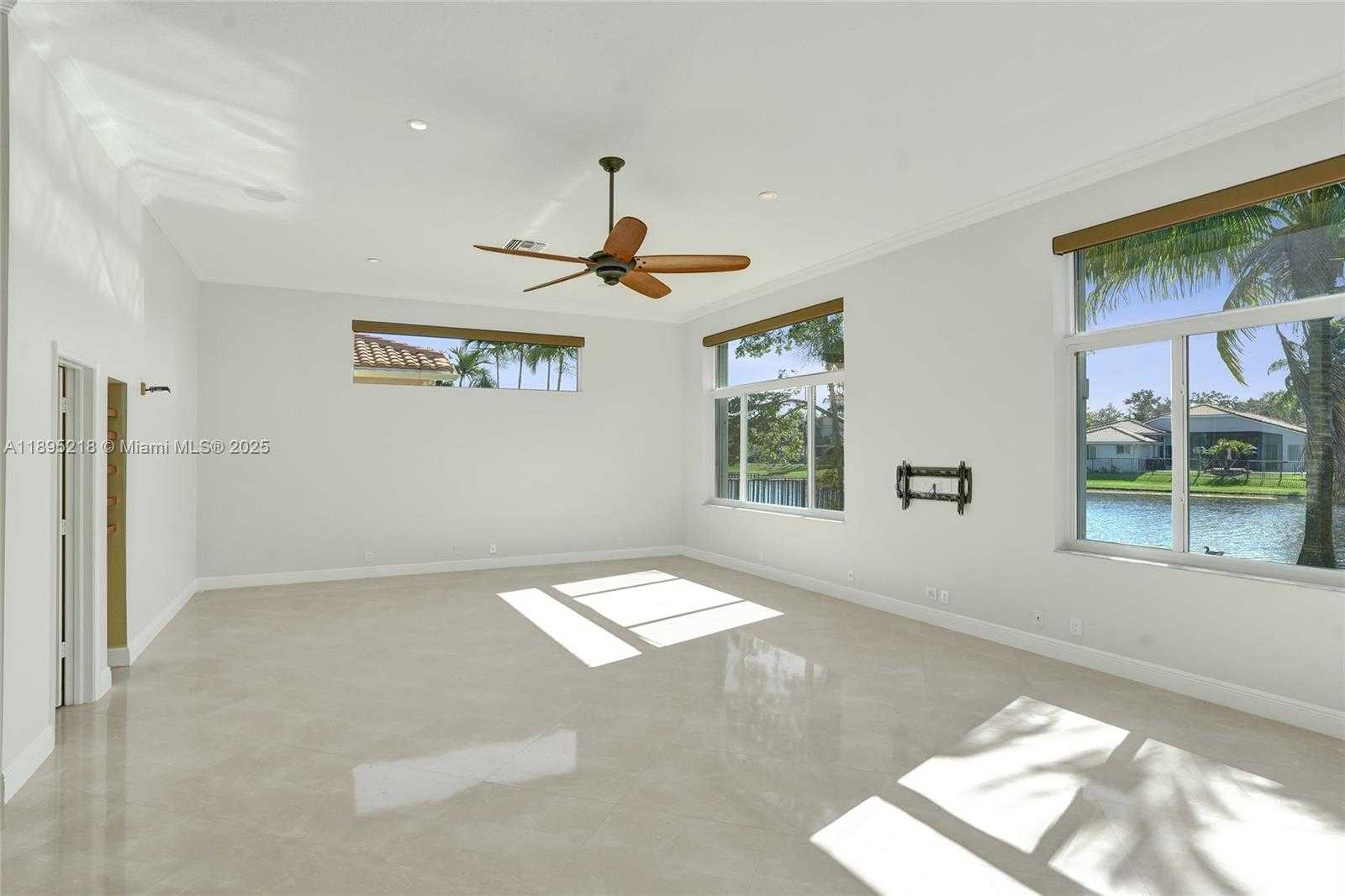 Small Image of 2715 EDGEWATER CT, Weston Number 18