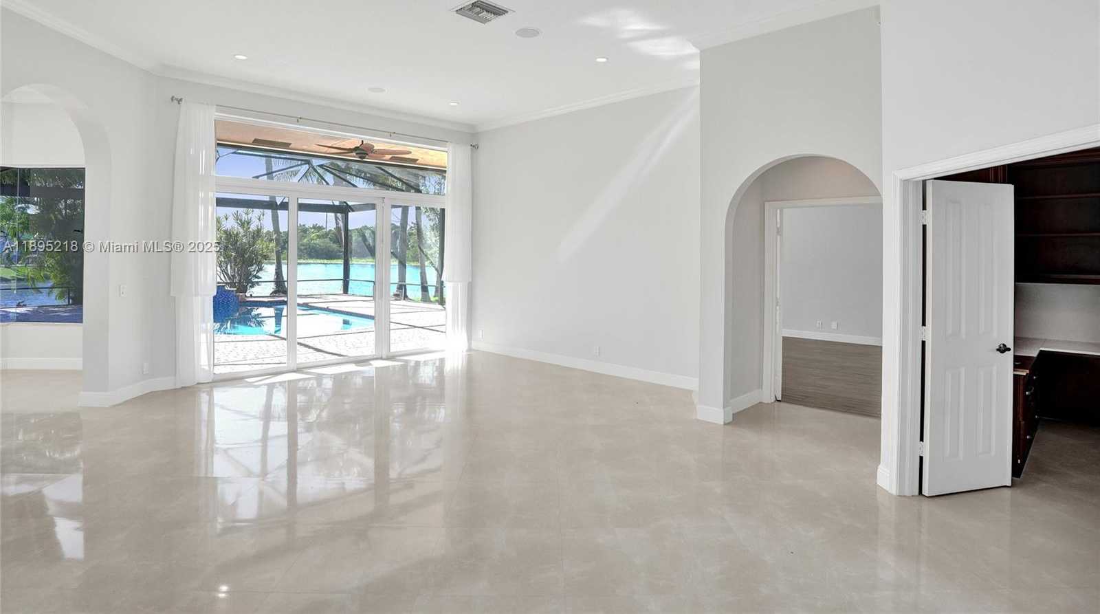 Small Image of 2715 EDGEWATER CT, Weston Number 20