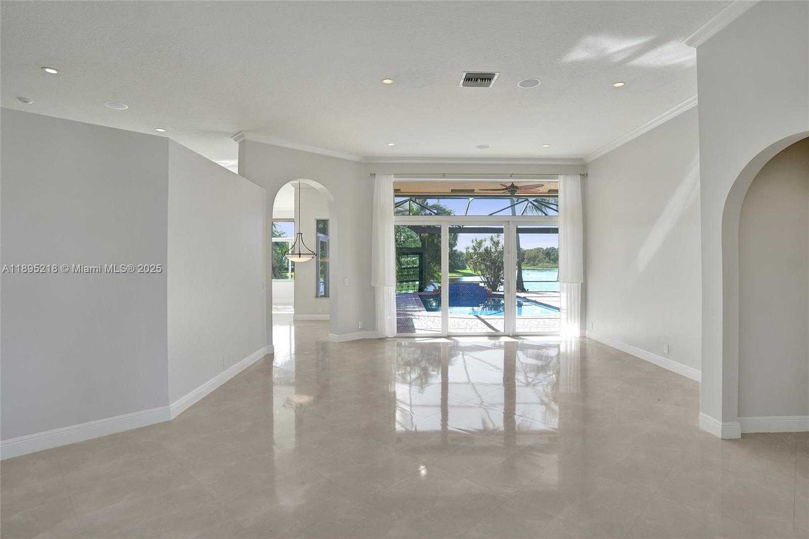 Small Image of 2715 EDGEWATER CT, Weston Number 21