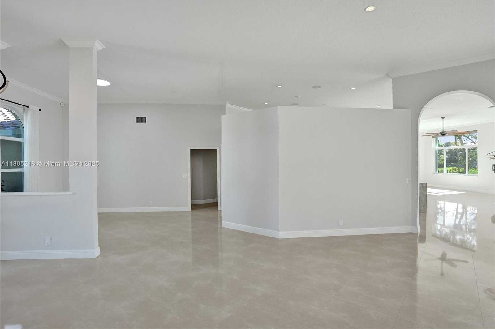 Small Image of 2715 EDGEWATER CT, Weston Number 22