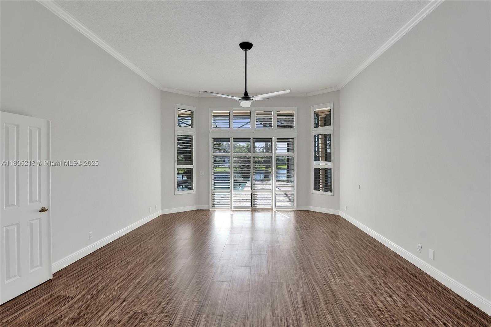 Small Image of 2715 EDGEWATER CT, Weston Number 25