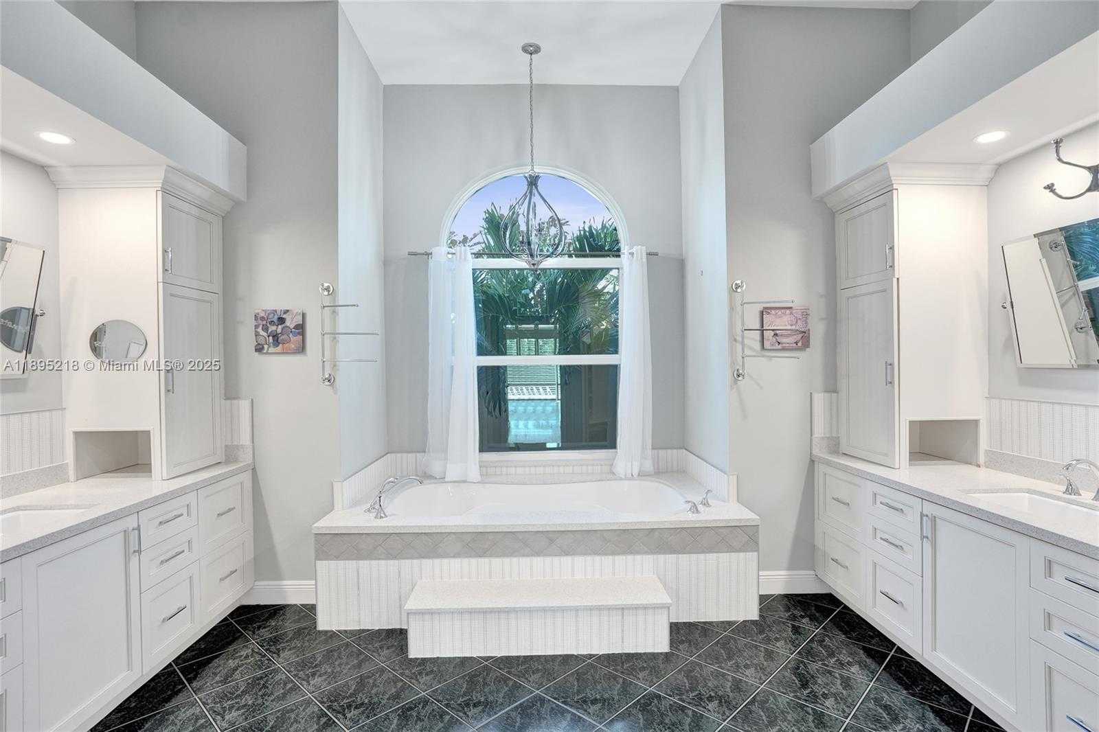 Small Image of 2715 EDGEWATER CT, Weston Number 27