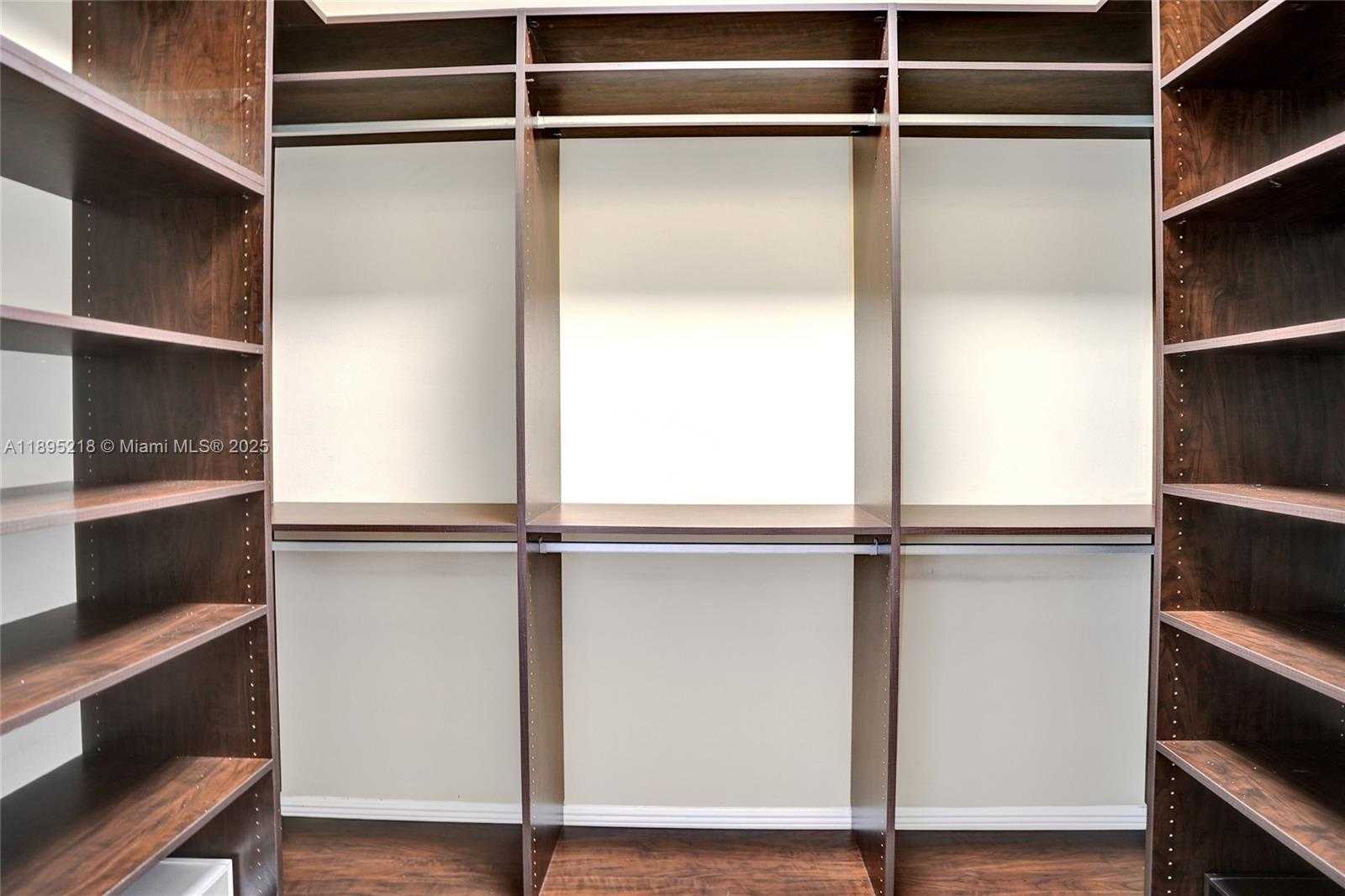 Small Image of 2715 EDGEWATER CT, Weston Number 30
