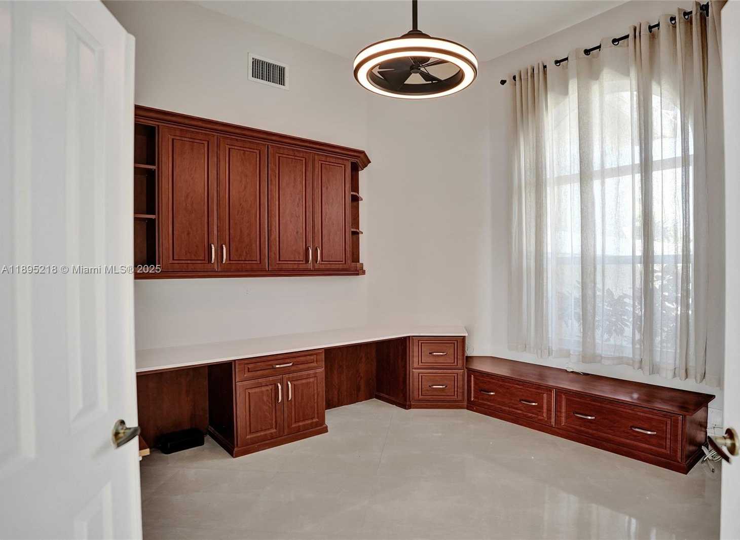 Small Image of 2715 EDGEWATER CT, Weston Number 31