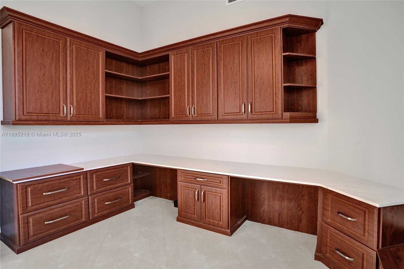 Small Image of 2715 EDGEWATER CT, Weston Number 32