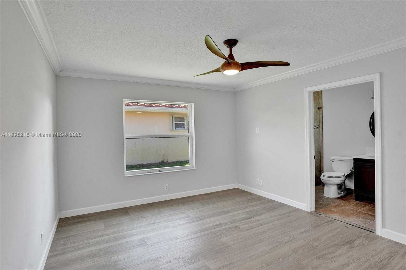 Small Image of 2715 EDGEWATER CT, Weston Number 33