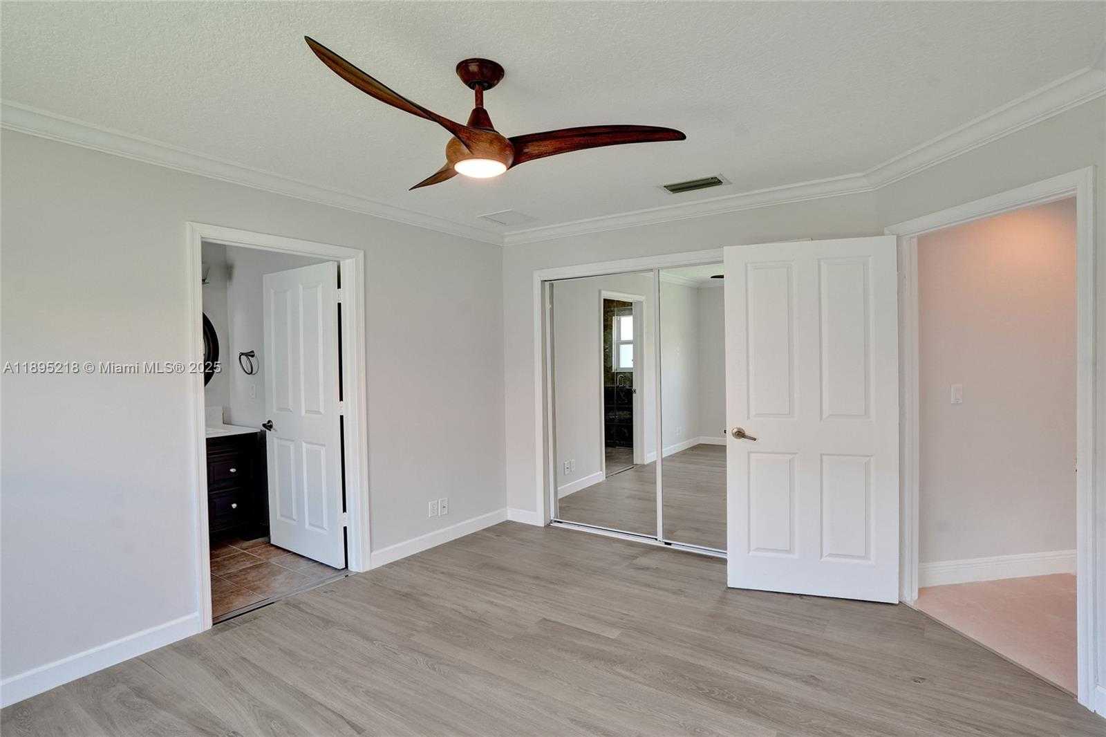 Small Image of 2715 EDGEWATER CT, Weston Number 34