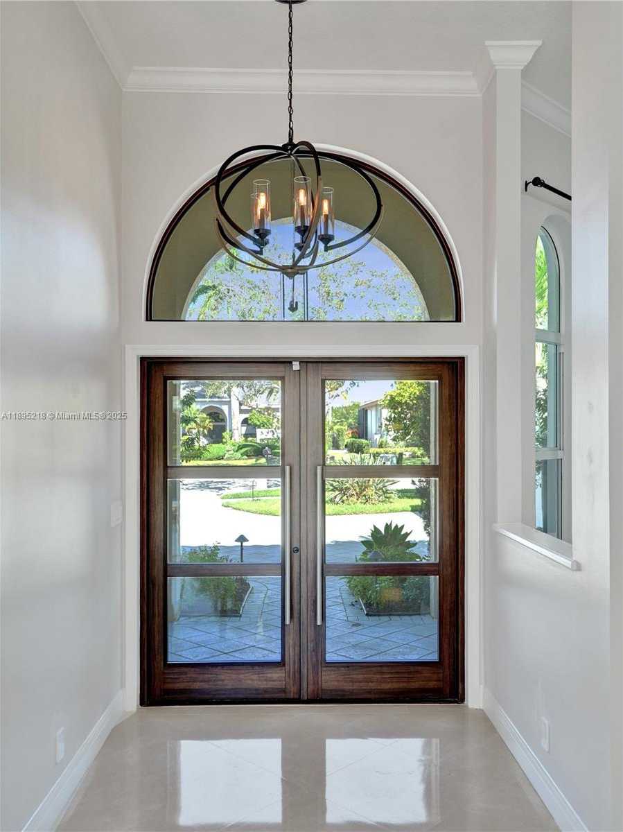 Small Image of 2715 EDGEWATER CT, Weston Number 4