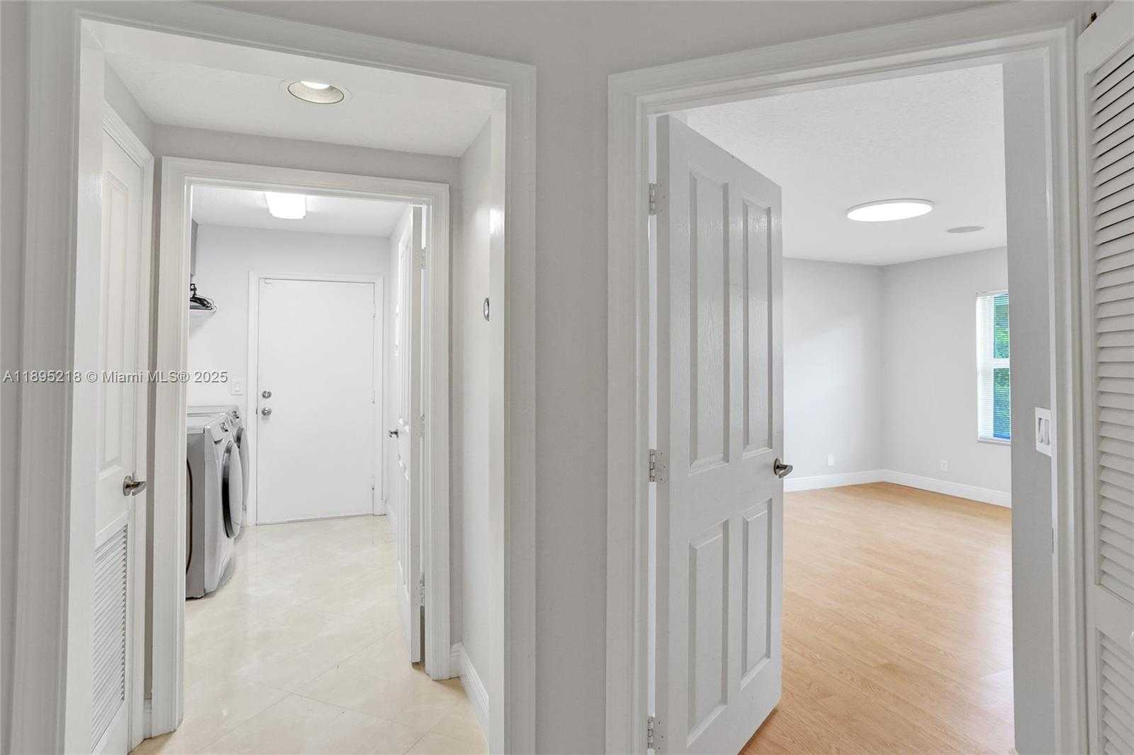 Small Image of 2715 EDGEWATER CT, Weston Number 44