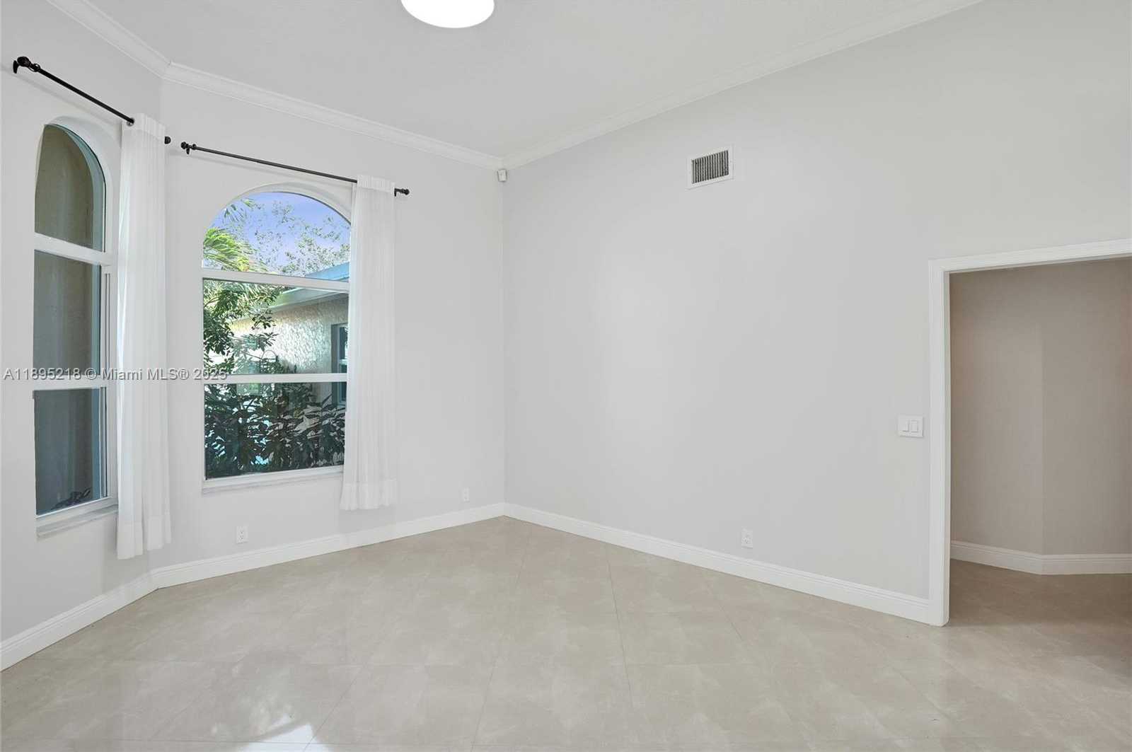 Small Image of 2715 EDGEWATER CT, Weston Number 47